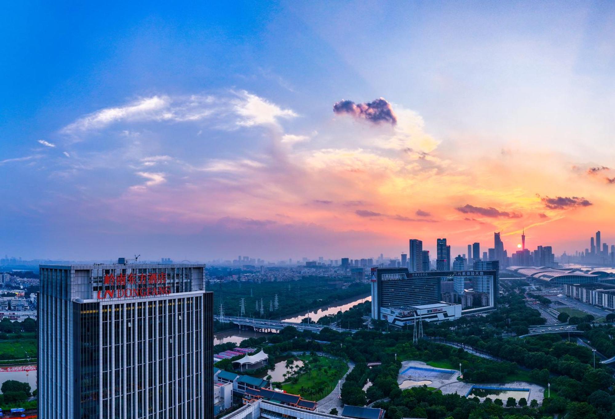 Pazhou Ln Dongfang Hotel-free Shuttle Bus To The Pazhou Convention Complex During Fair Period Hotel 4*