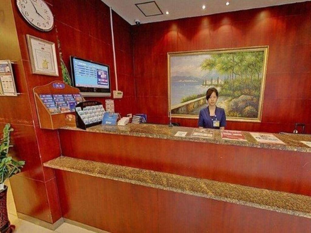Hanting Yantang Metro Station Hotel