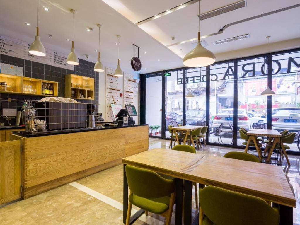 Lavande Shi Pai Qiao Metro Station Hotel 4*