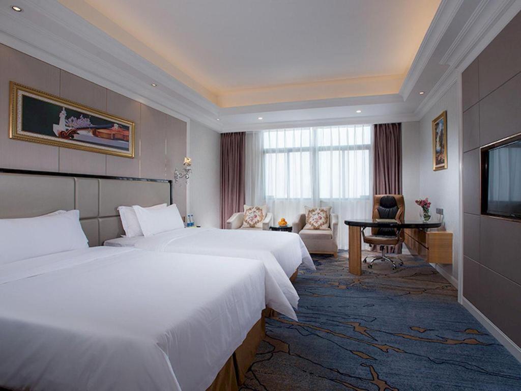 Vienna International Shijin Hotel