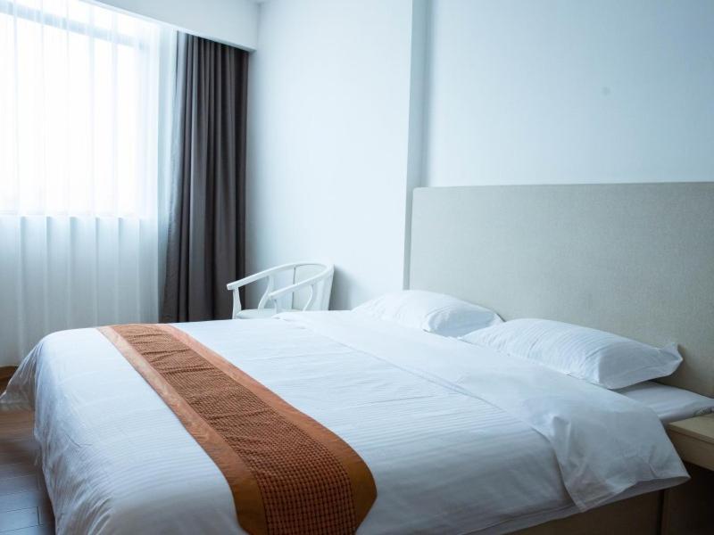 Greentree Alliance Huadu District Tuanjie Village Airport 2*