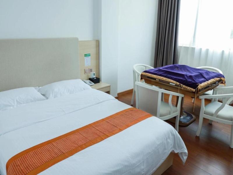 Greentree Alliance Huadu District Tuanjie Village Airport 2*