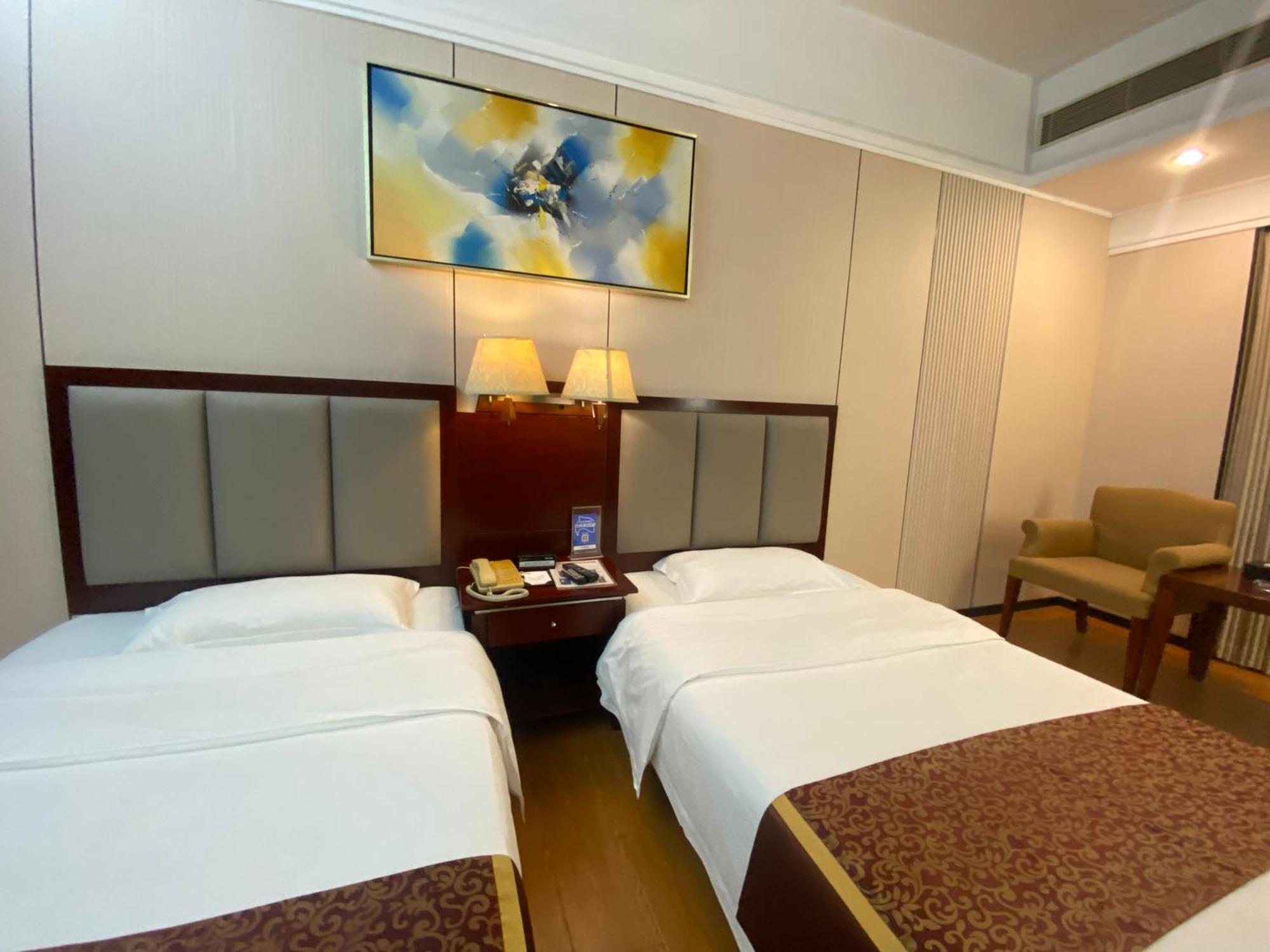 Yinfeng North Station Branch, Huacheng Road Subway Station Branch 3*