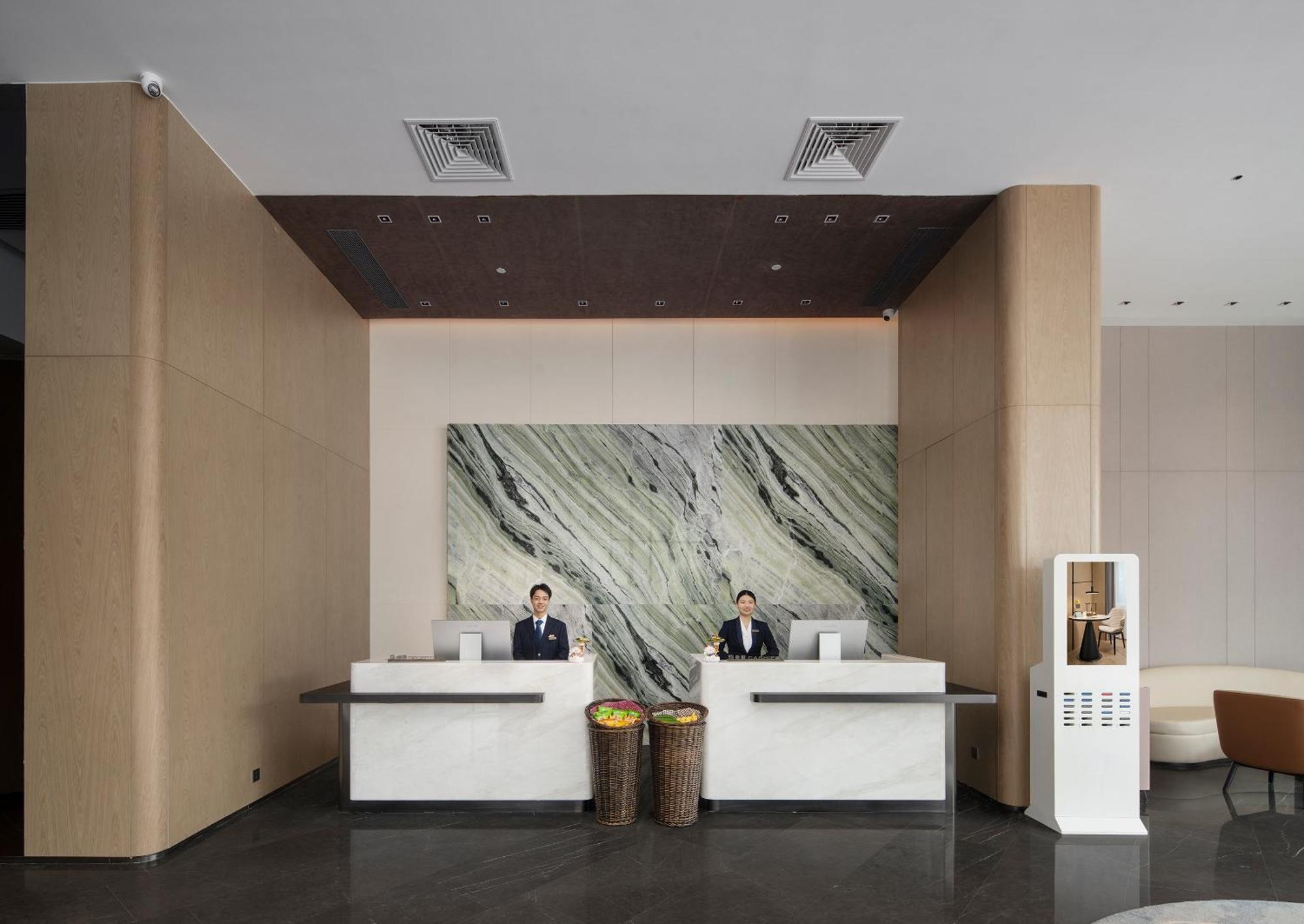 Mehood Lestie International Panyu Wanbo Yuangang Metro Station Branch - Free Shuttle Bus To Fair Complex During Fair Period & Free Afternoon Tea & Free Midnight Snack & Free Vpn Internet Access Guangzhou