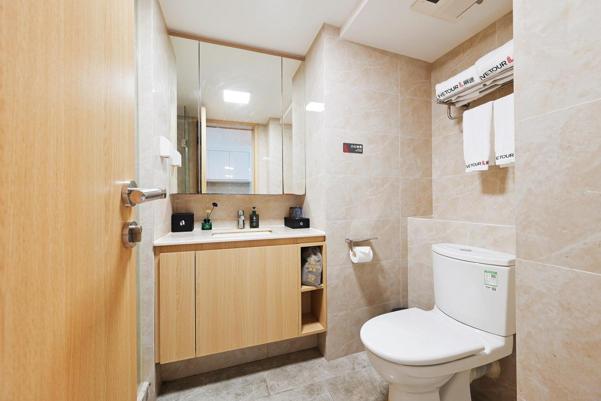 Livetour Panyu Nancun Wanbo Metro Aparthotel 3*