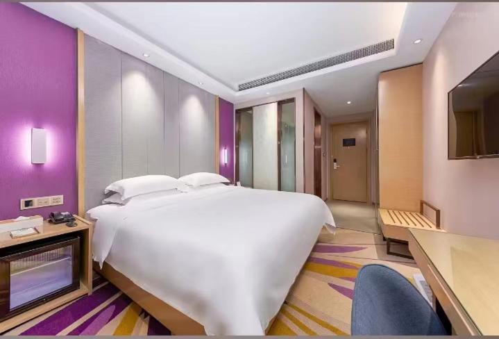 Lavender - North Railway Station Huacheng Road Metro Station 3* Guangzhou