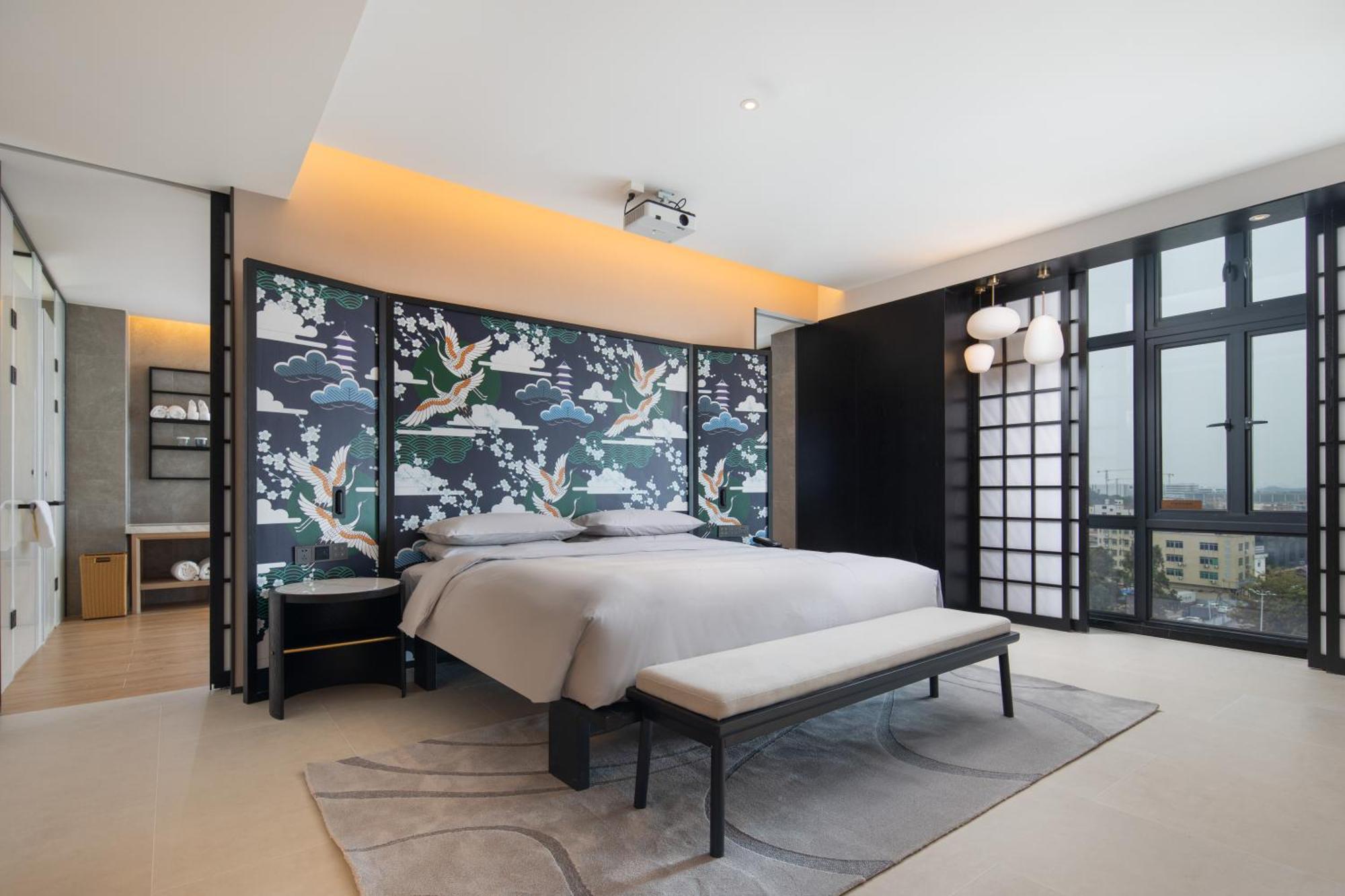 Ginco Baiyun Airport Hotel 4*