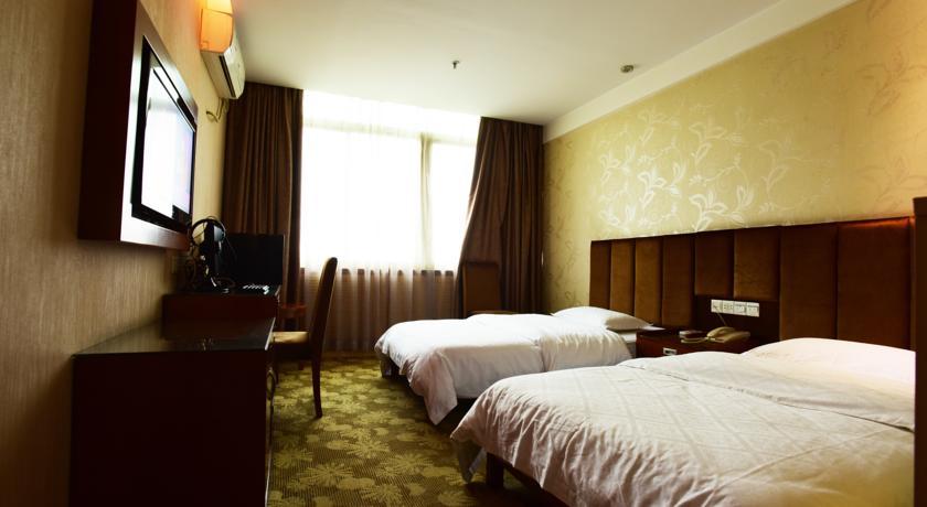 Kaiserdom Baiyun Airport-24-hour Airport-free Shuttle Bus Hotel 2*