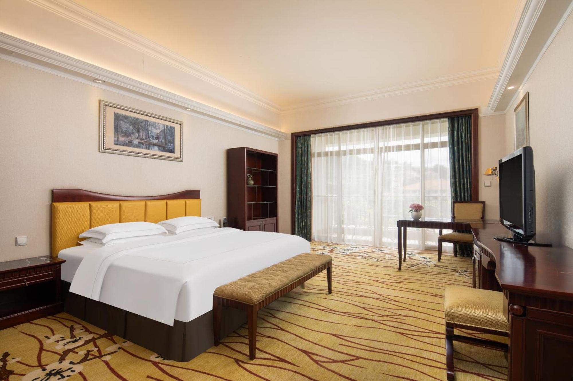 Hotel Phoenix 5*