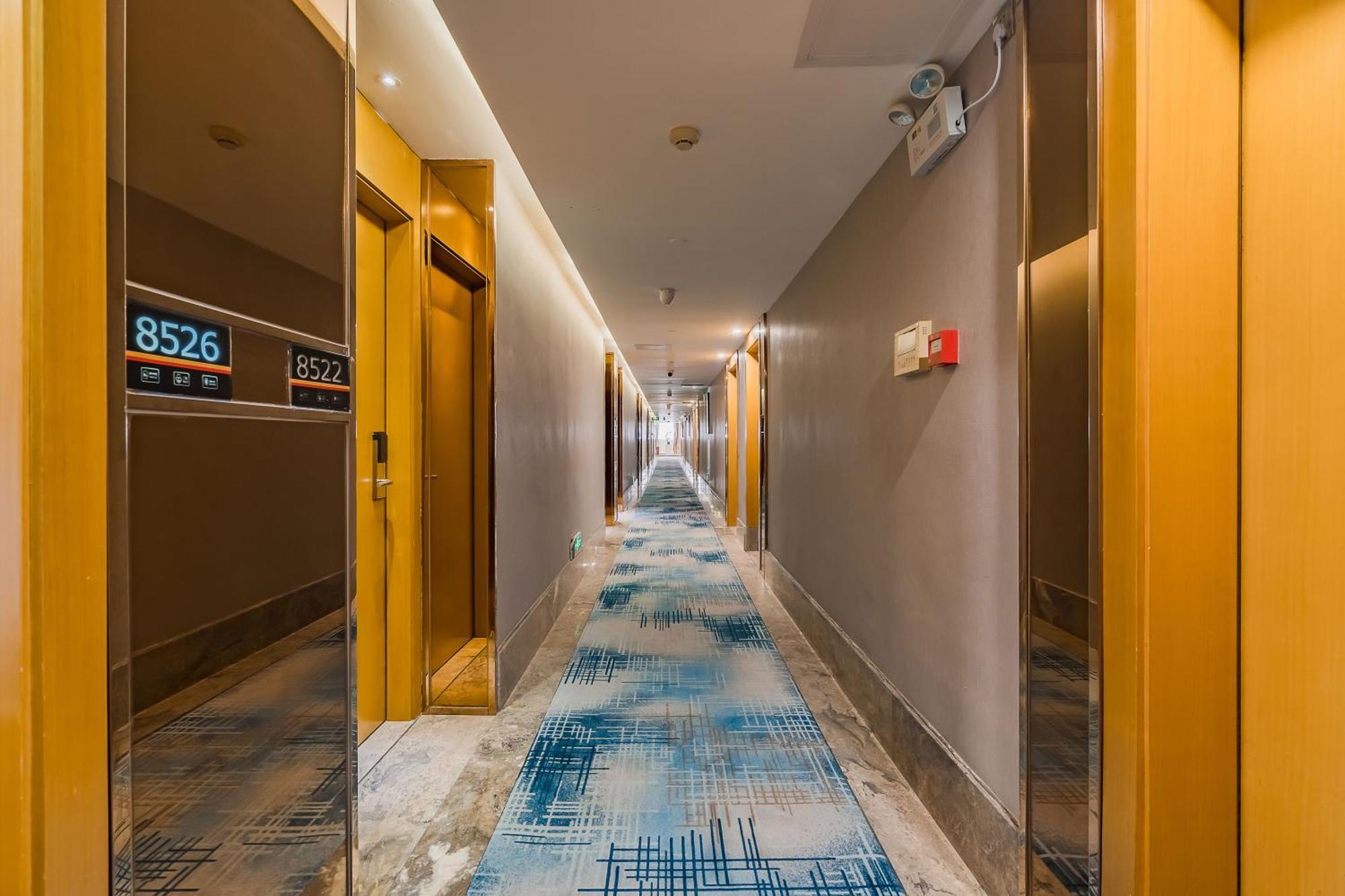 Super 8 Hotel Select Guangzhou Station Xicun Metro Station 3*