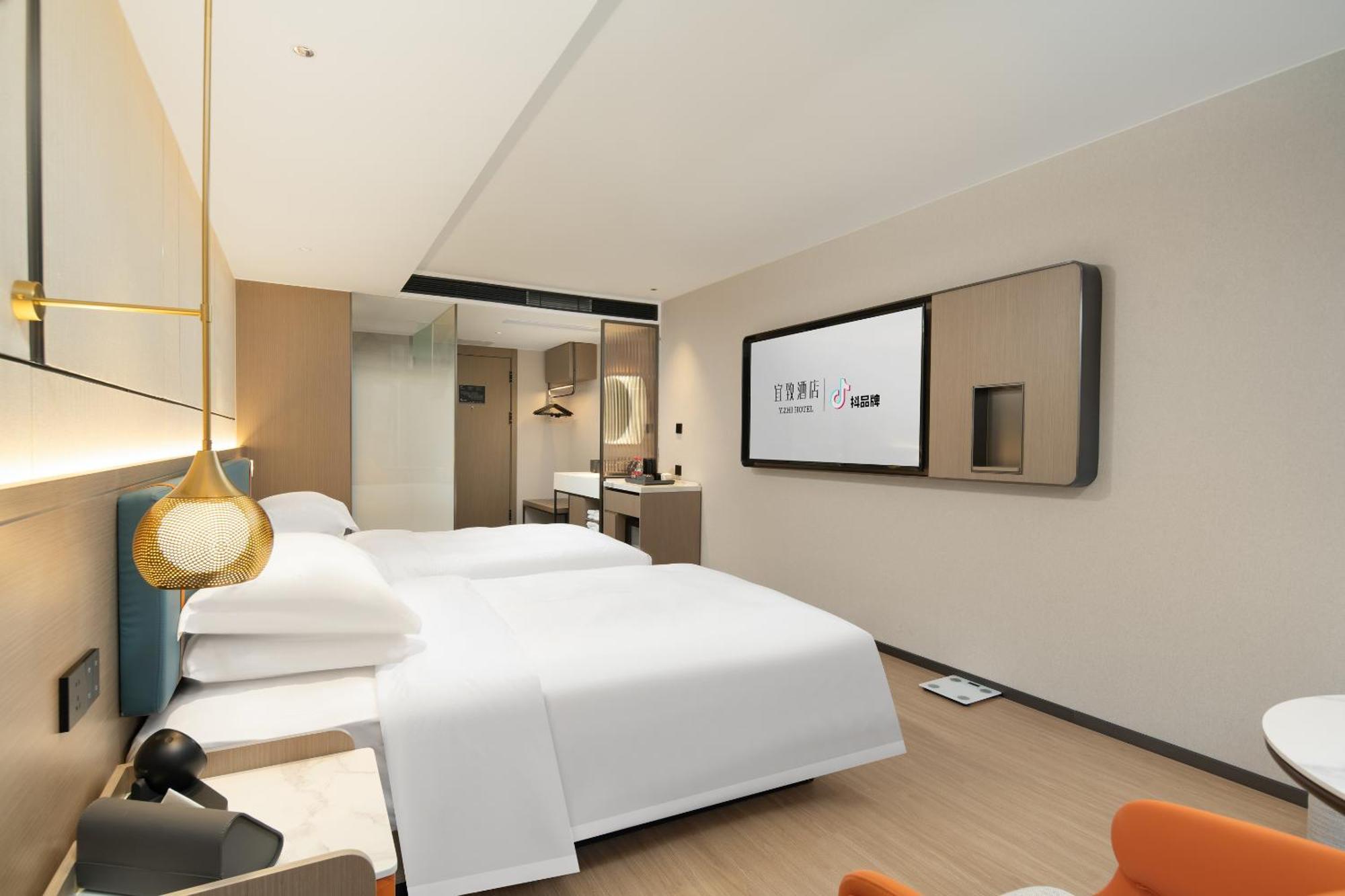 Yizhi Hotel - Guangzhou Beijing Road Pedestrian Street Rainbow Bridge Subway Station 4*