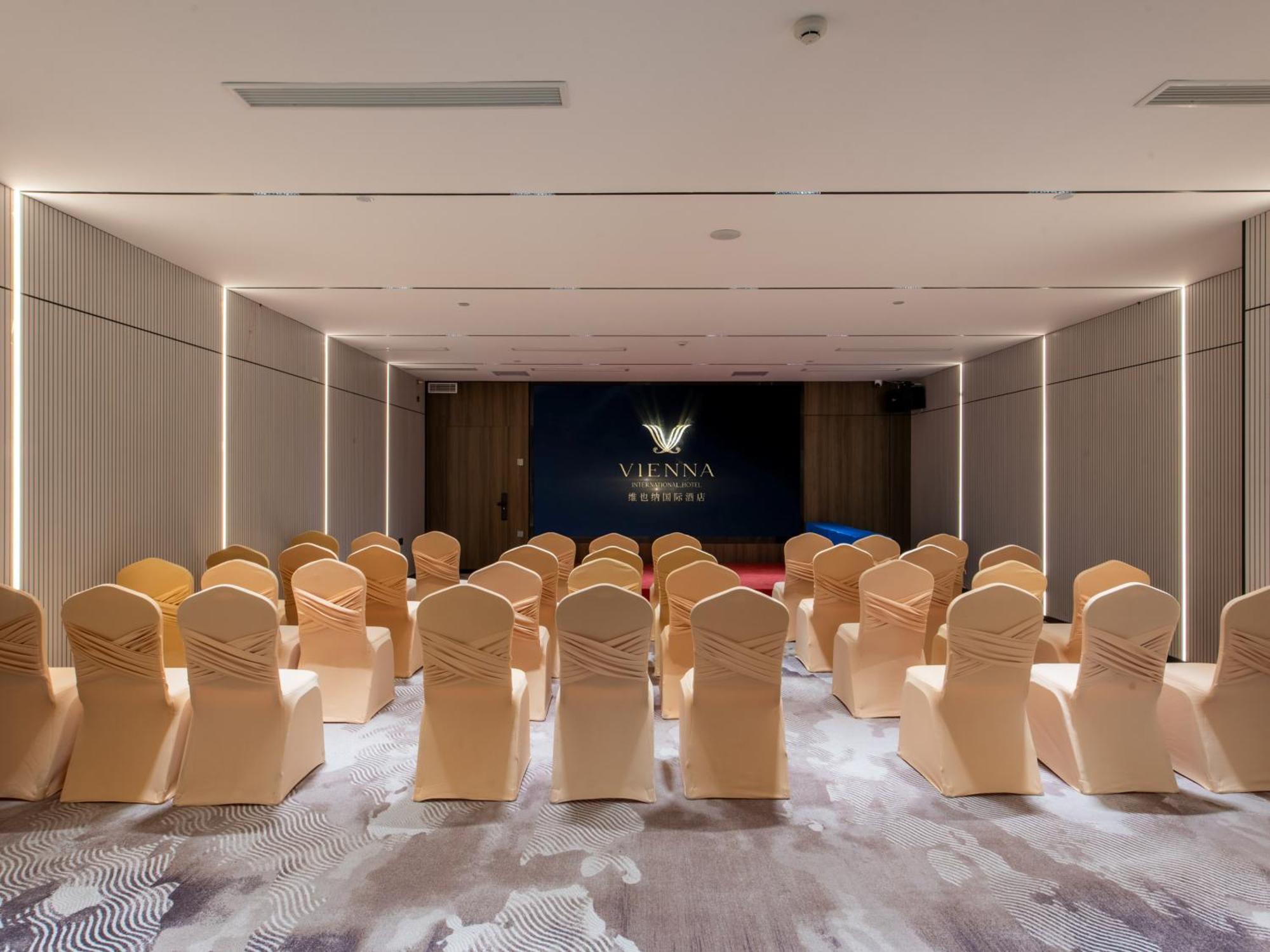 Vienna International Baiyun International Conference Center Hotel 3*