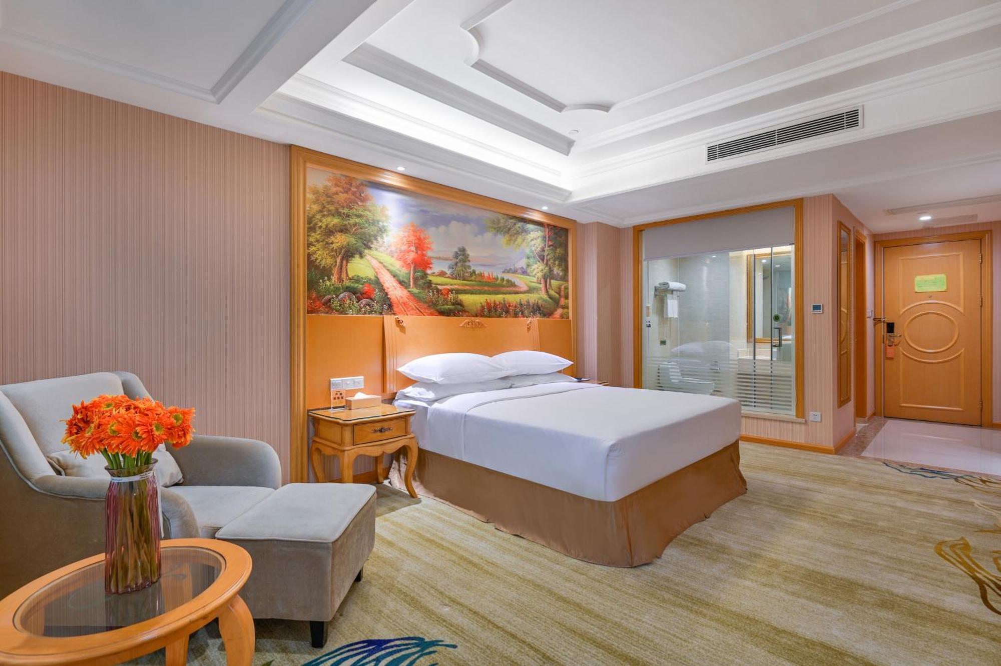 Vienna International Baiyun International Conference Center Hotel