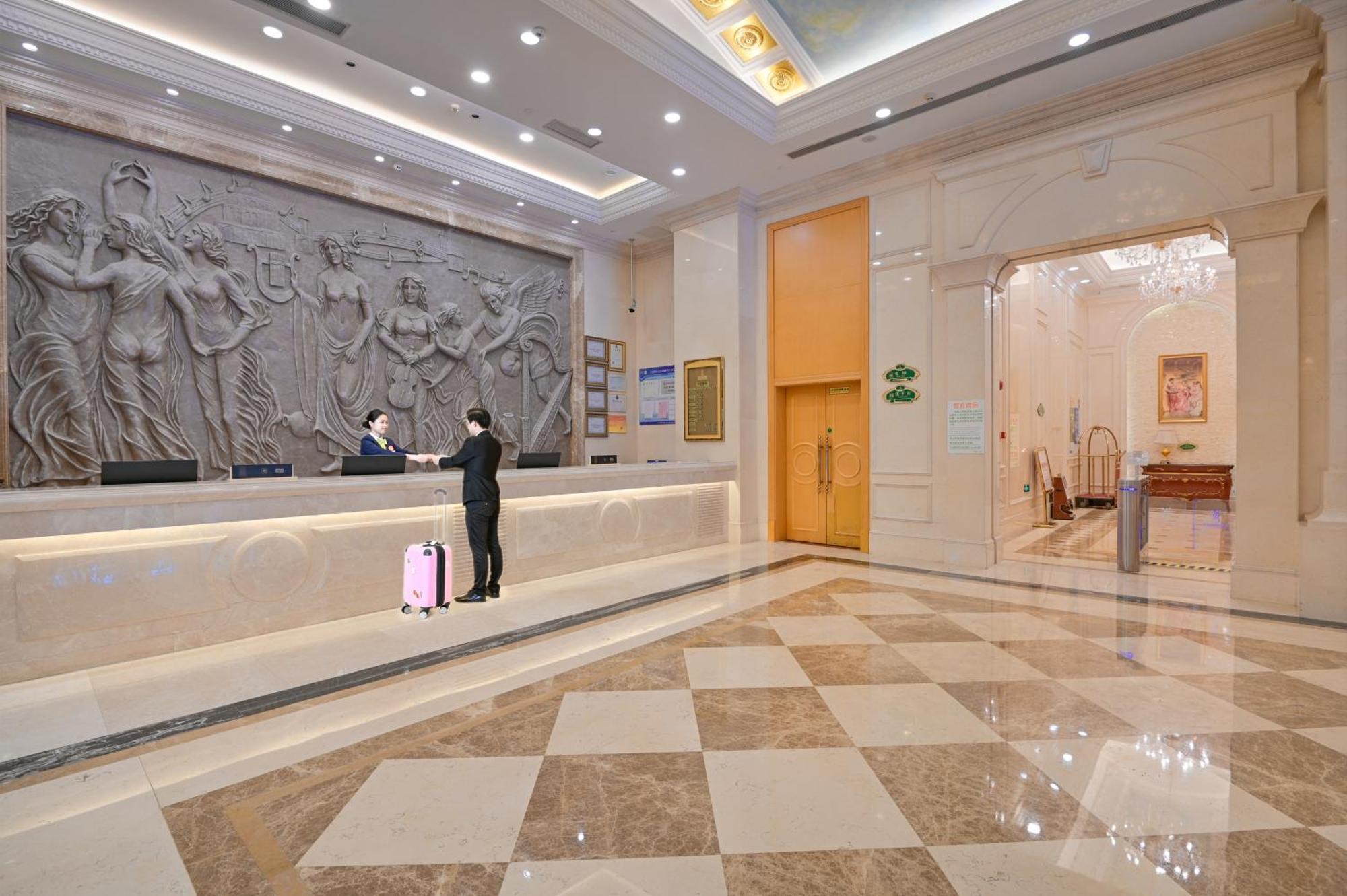 Hotel Vienna International Baiyun International Conference Center 3*