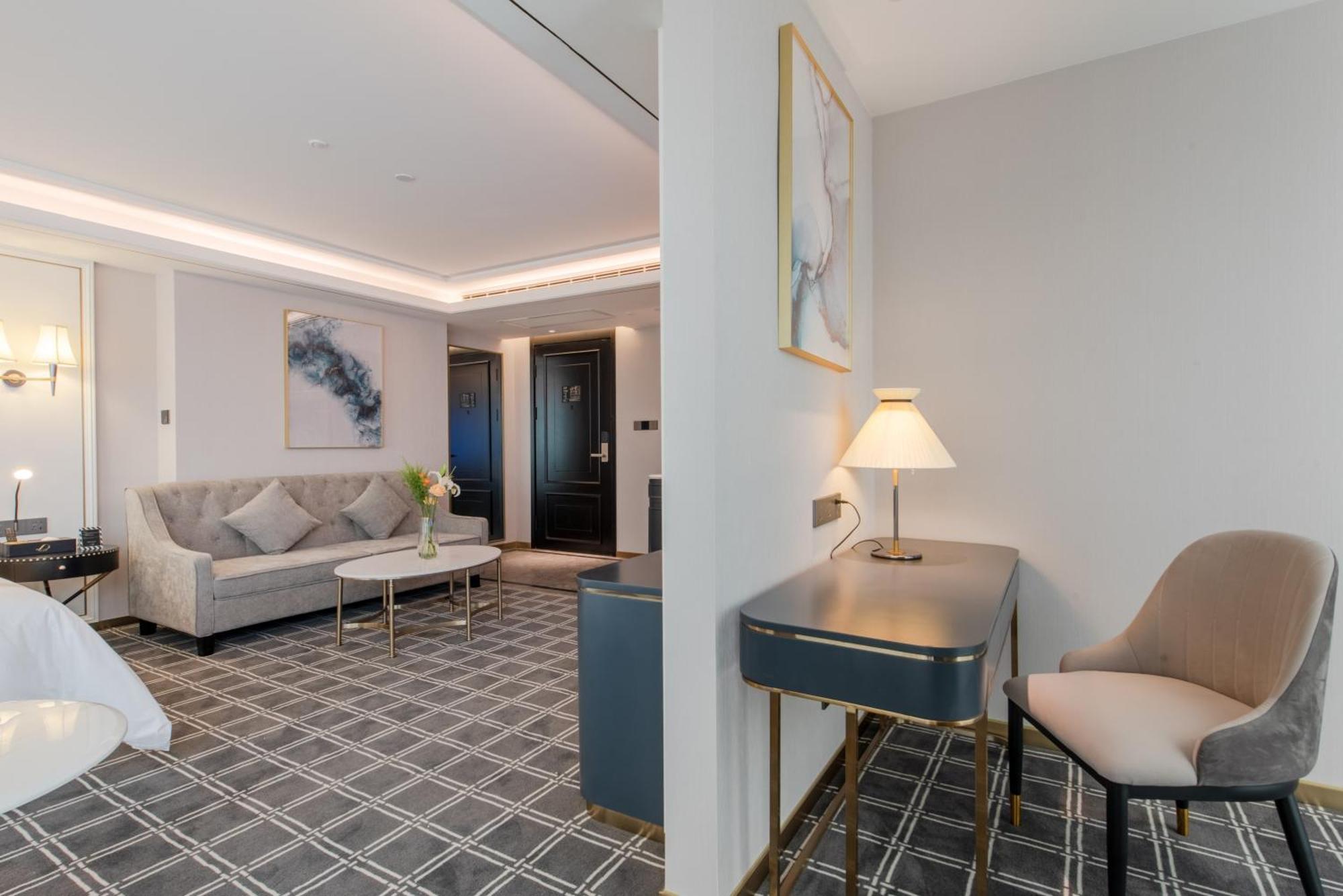 Hotel Xana Deluxe Xintang South High-speed Railway Station 4*