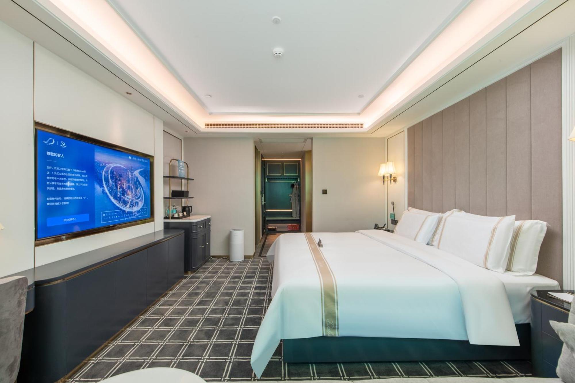 Xana Deluxe Xintang South High-speed Railway Station Hotel