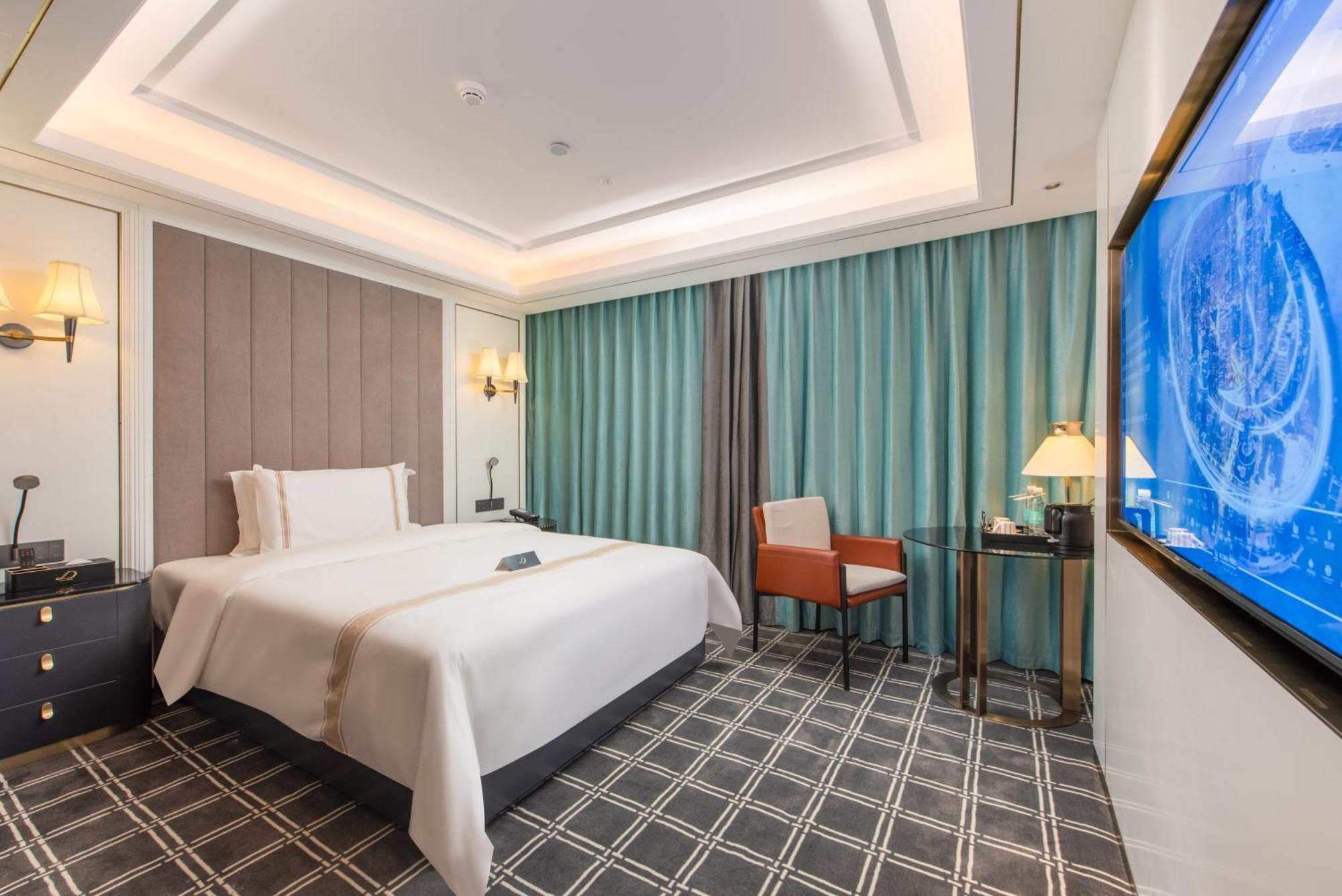 Xana Deluxe Xintang South High-speed Railway Station Hotel