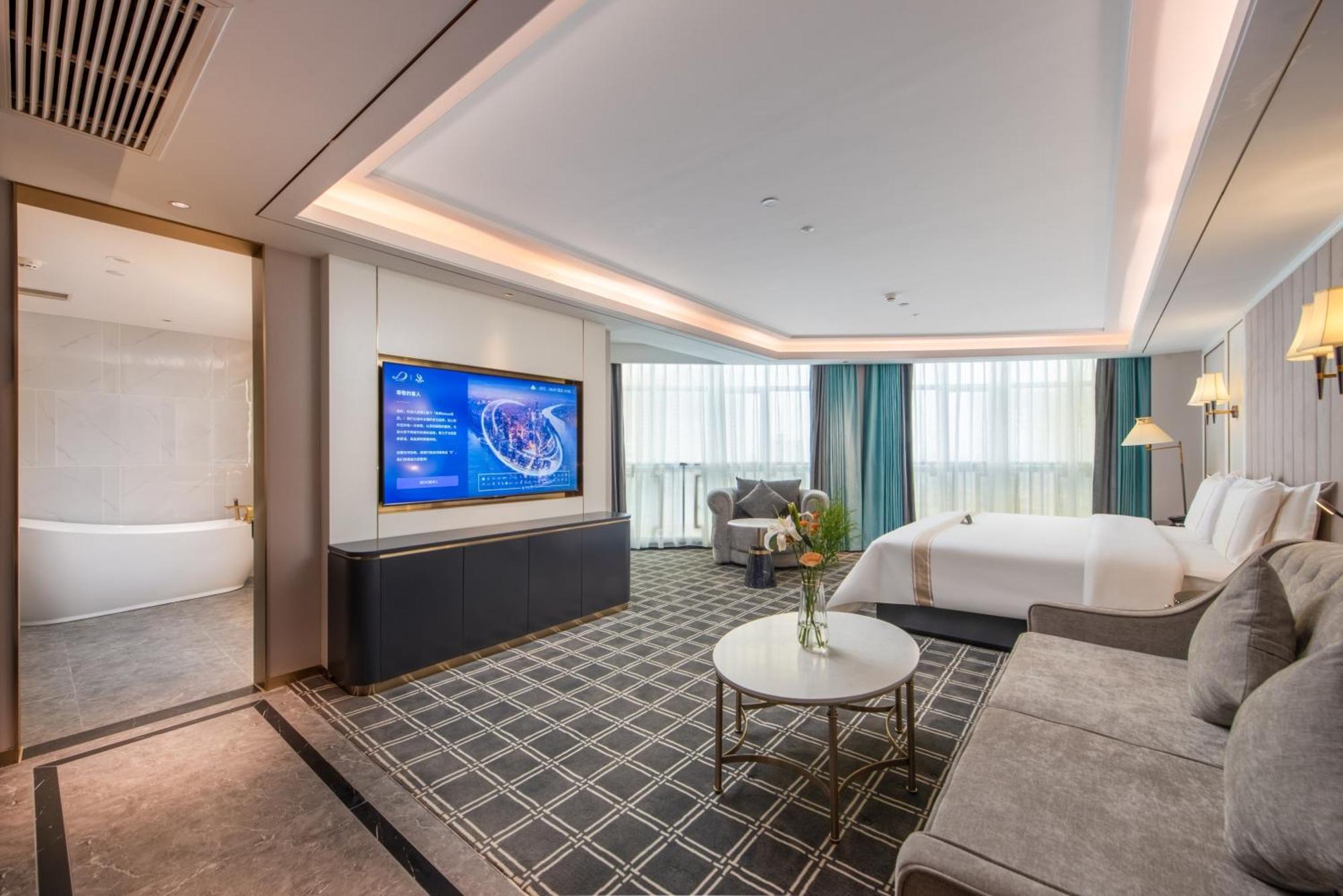 Xana Deluxe Xintang South High-speed Railway Station Hotel