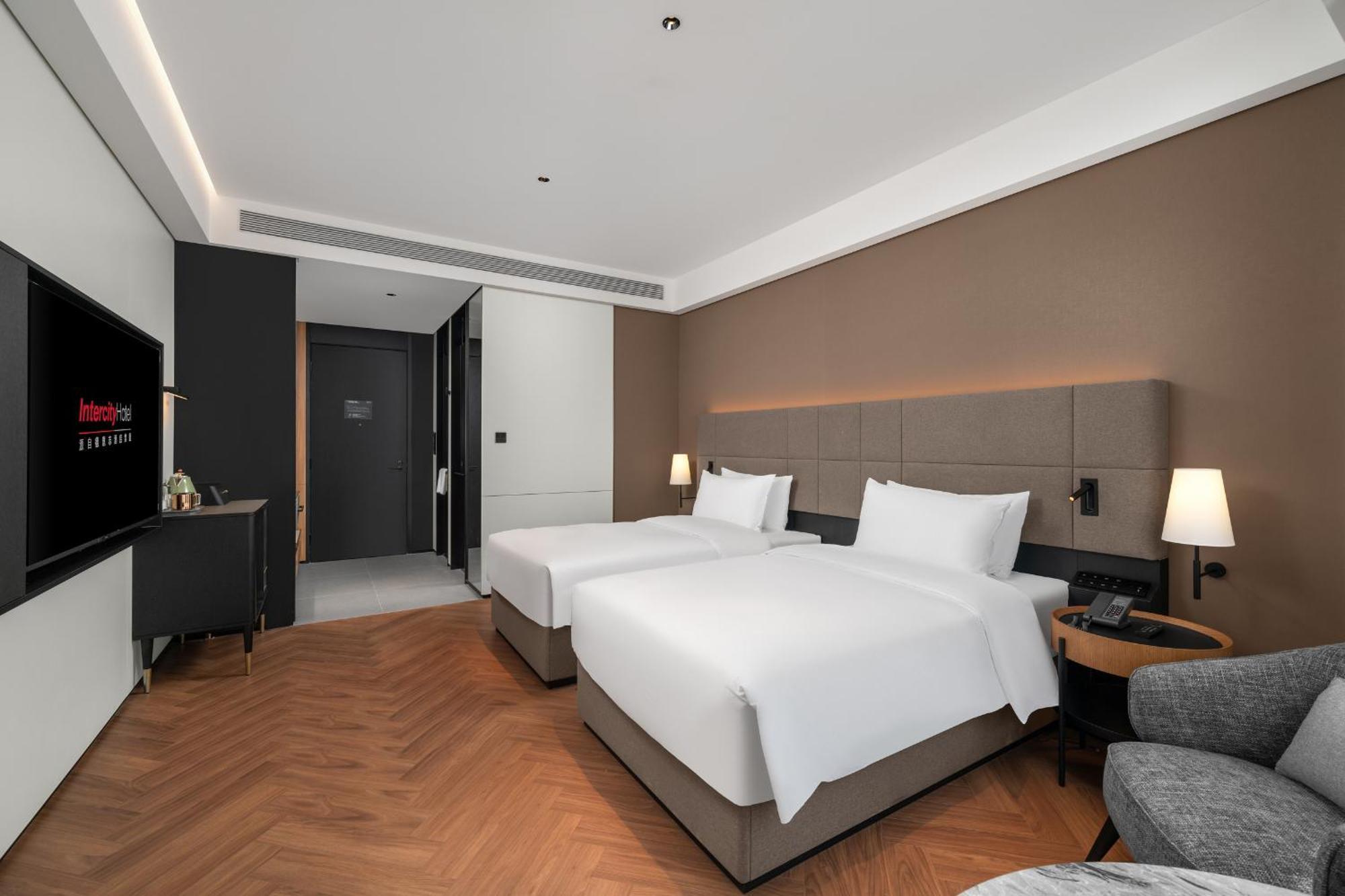 Hotel Intercity Pazhou Convention & Exhibition 4*