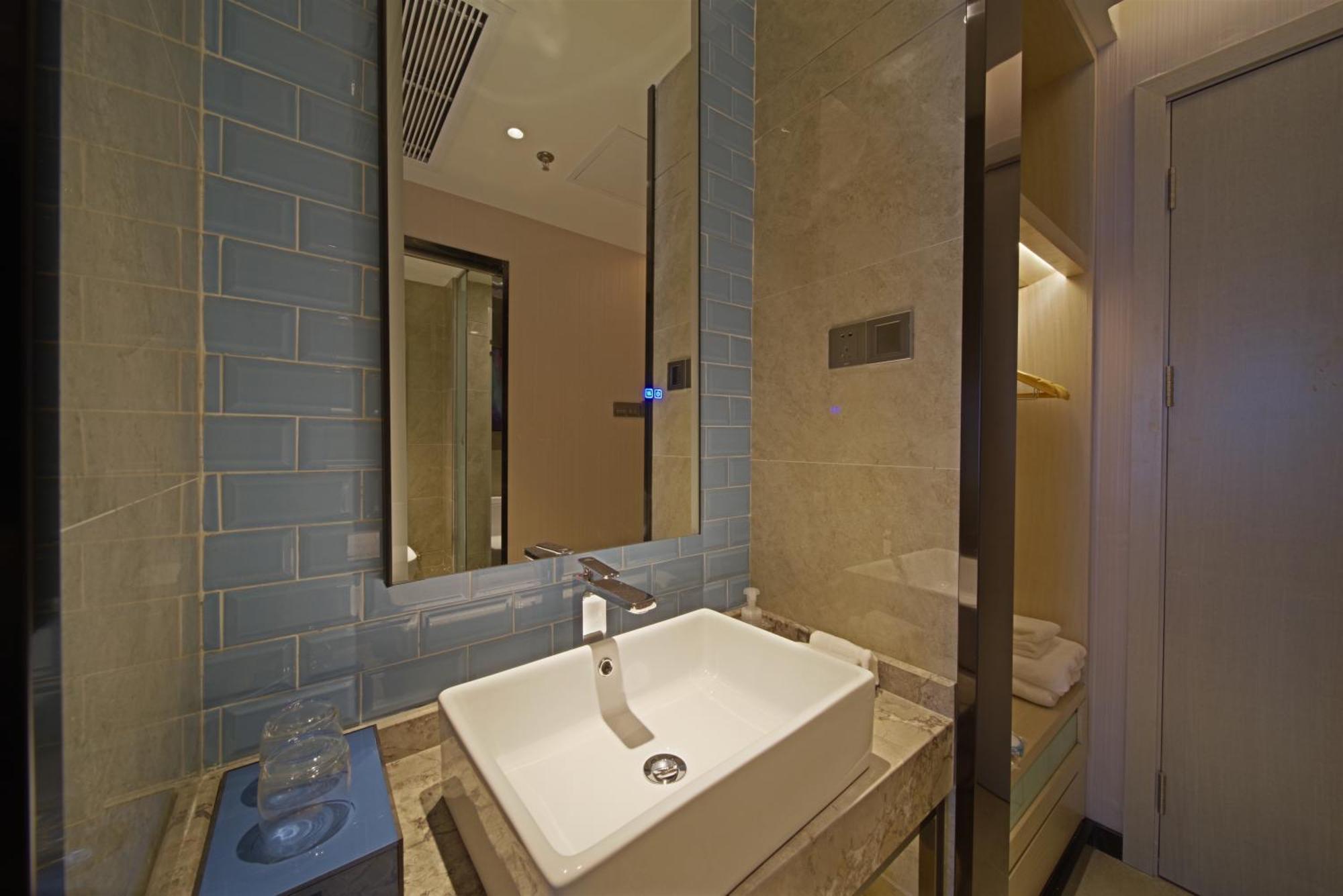 Hotel Echarm Gangding Metro Station Jinan 3*