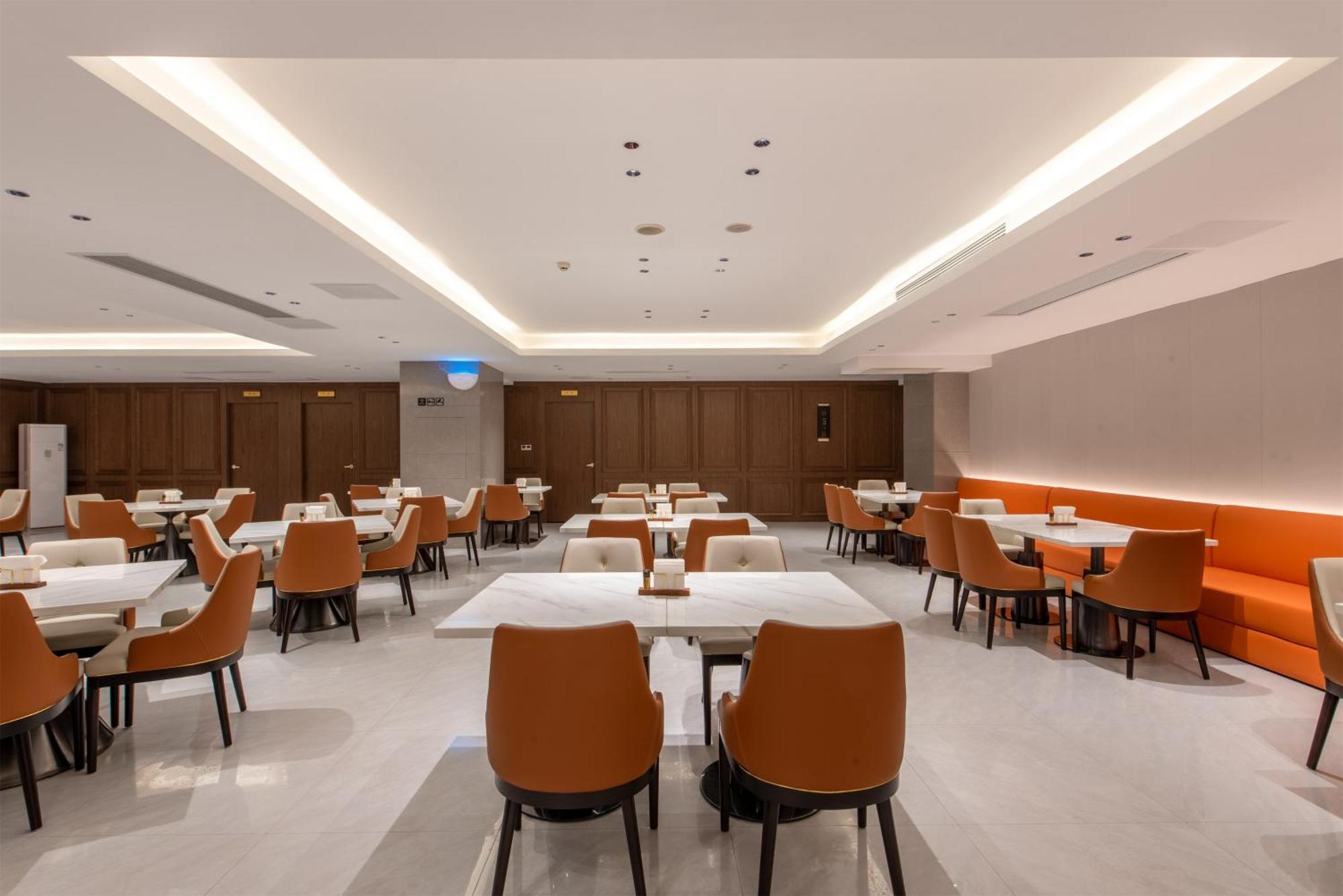 Vienna International Baiyun International Conference Center Hotel 3*