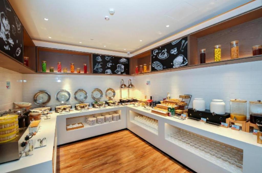 Echarm Dongpu Financial Pazhou Convention Center Hotel 3*