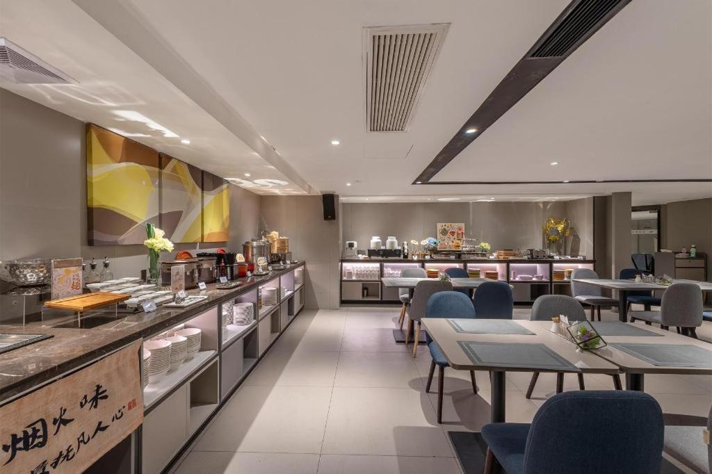 Selected Zhujiang New Town Wuyangcun Metro Station Hotel