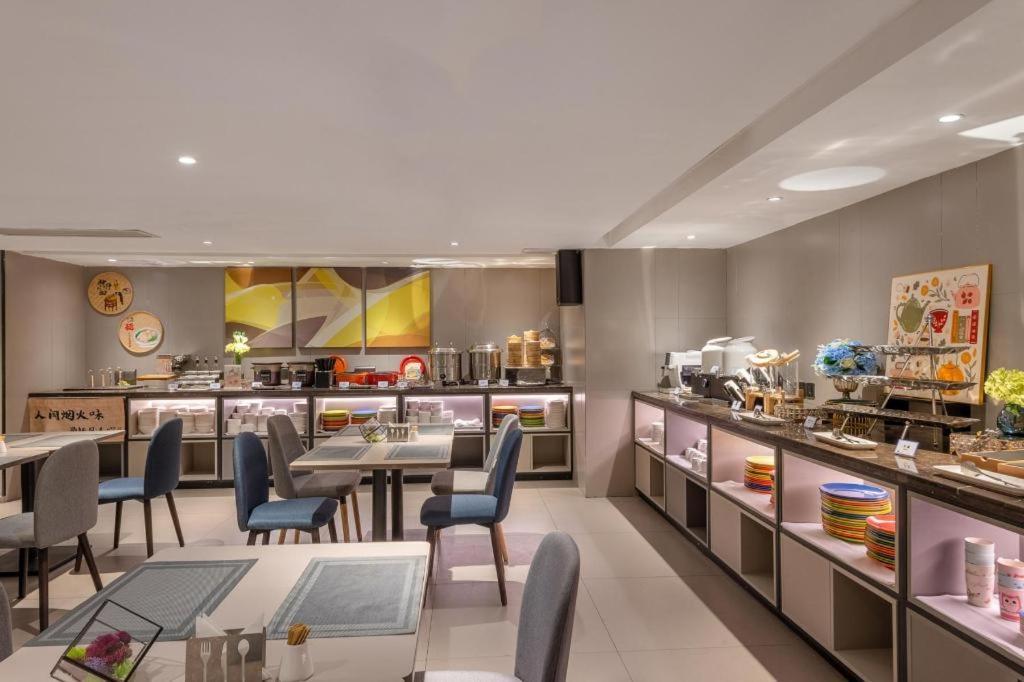 Hotel Selected Zhujiang New Town Wuyangcun Metro Station 3*
