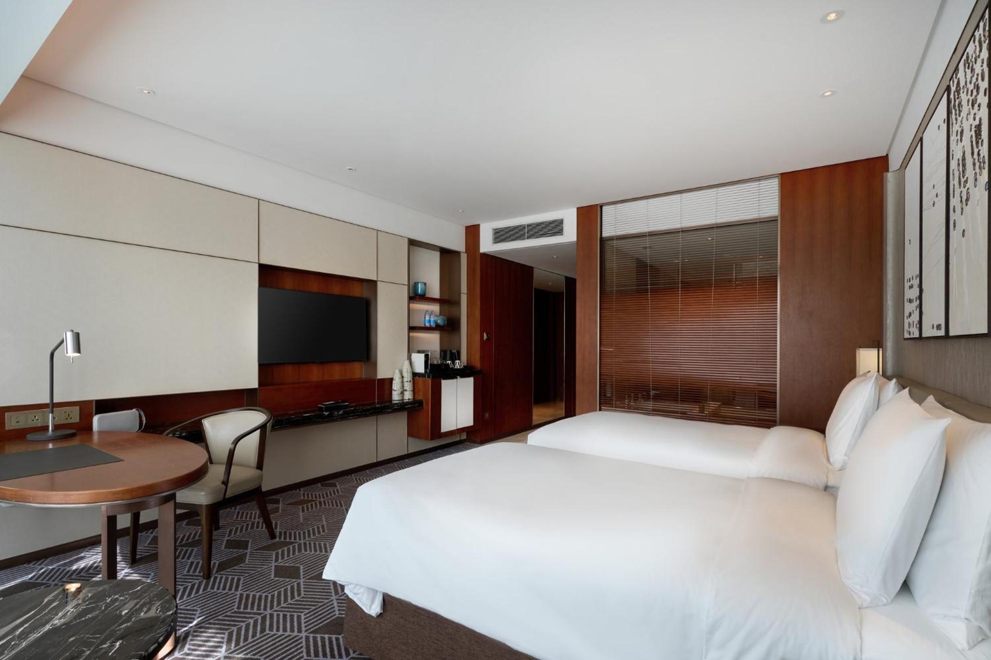 Intercontinental Exhibition Center By Ihg - Free Shuttle Between And Exhibition Center During Fair & Exhibitor Registration Counter Hotel