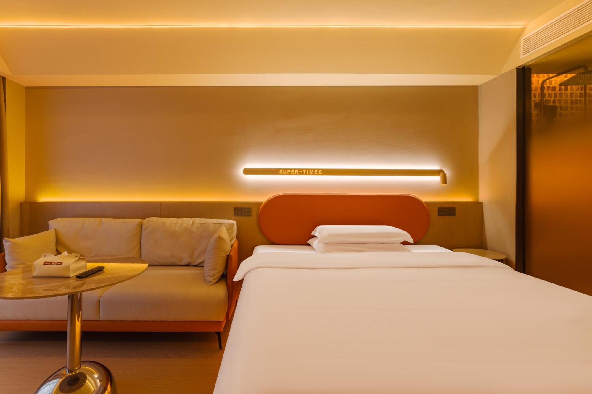 Super Time Trendy Design Beijing Road Pedestrian Street Dafo Temple Branch Hotel