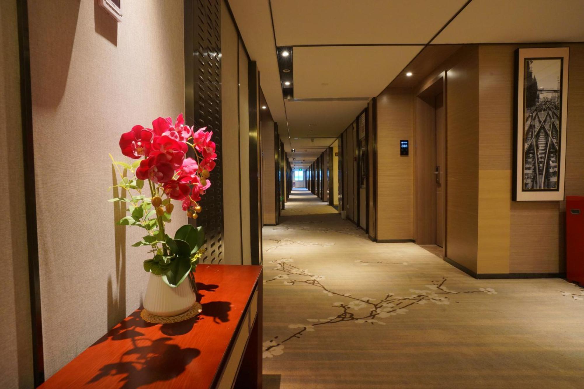 Hotel Guangdong Baiyun 3*
