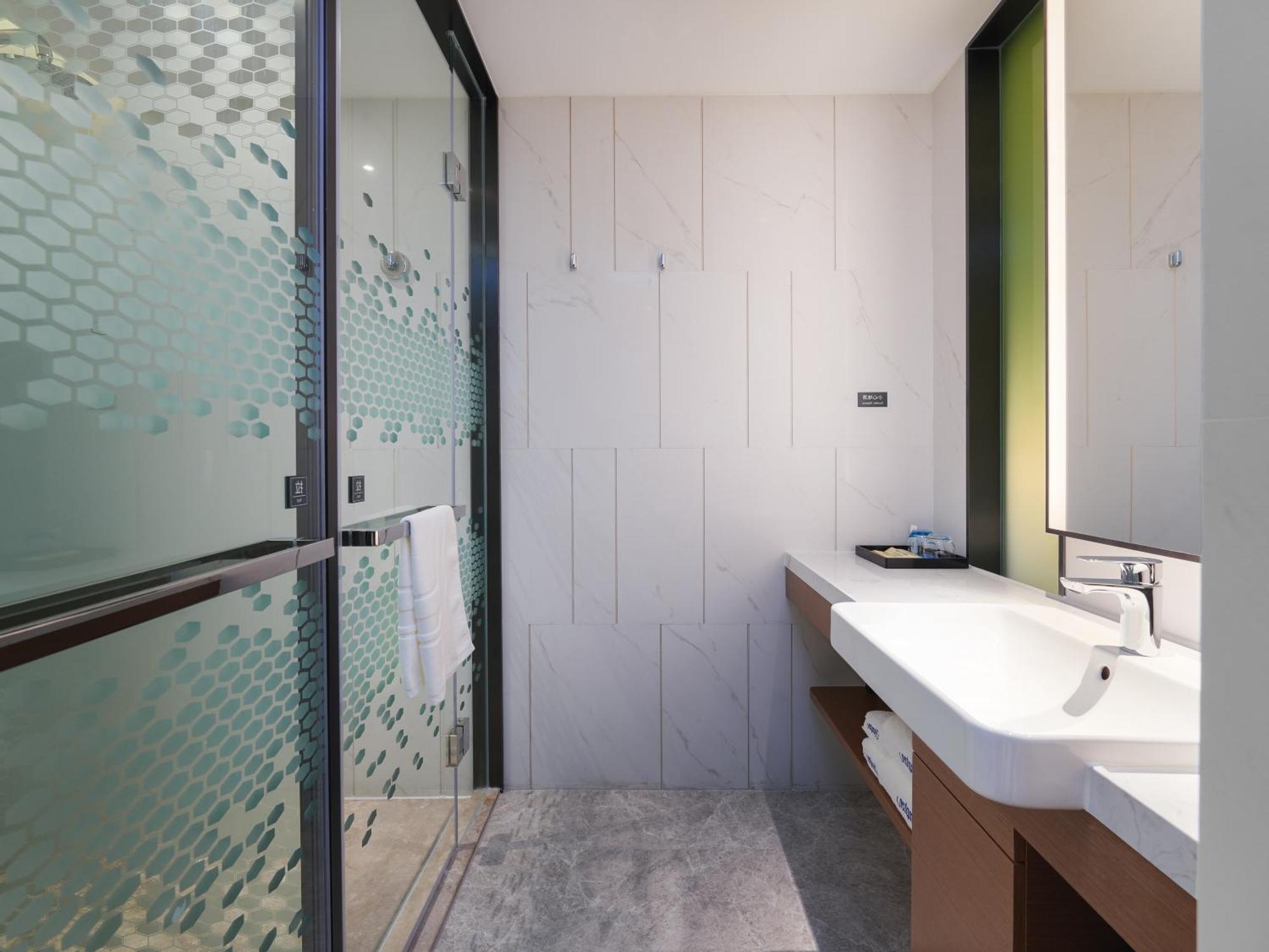 Hotel Hampton By Hilton Wenchong 4*