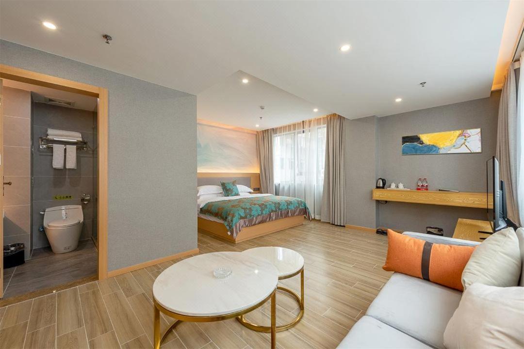 Hongxiang Hotel 2*