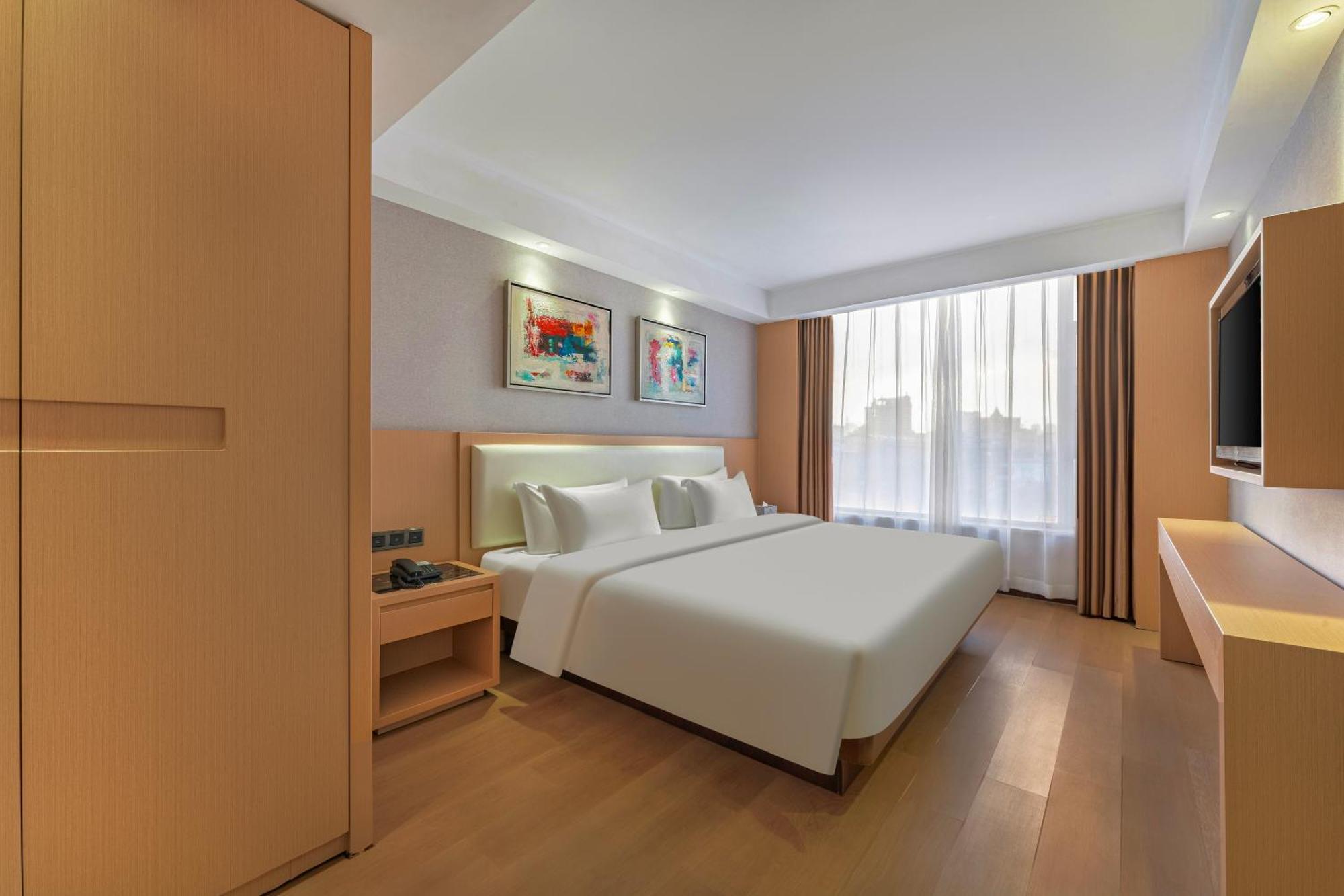 Meihao Mingyue International Finance Keyun Road Metro Branch 4*