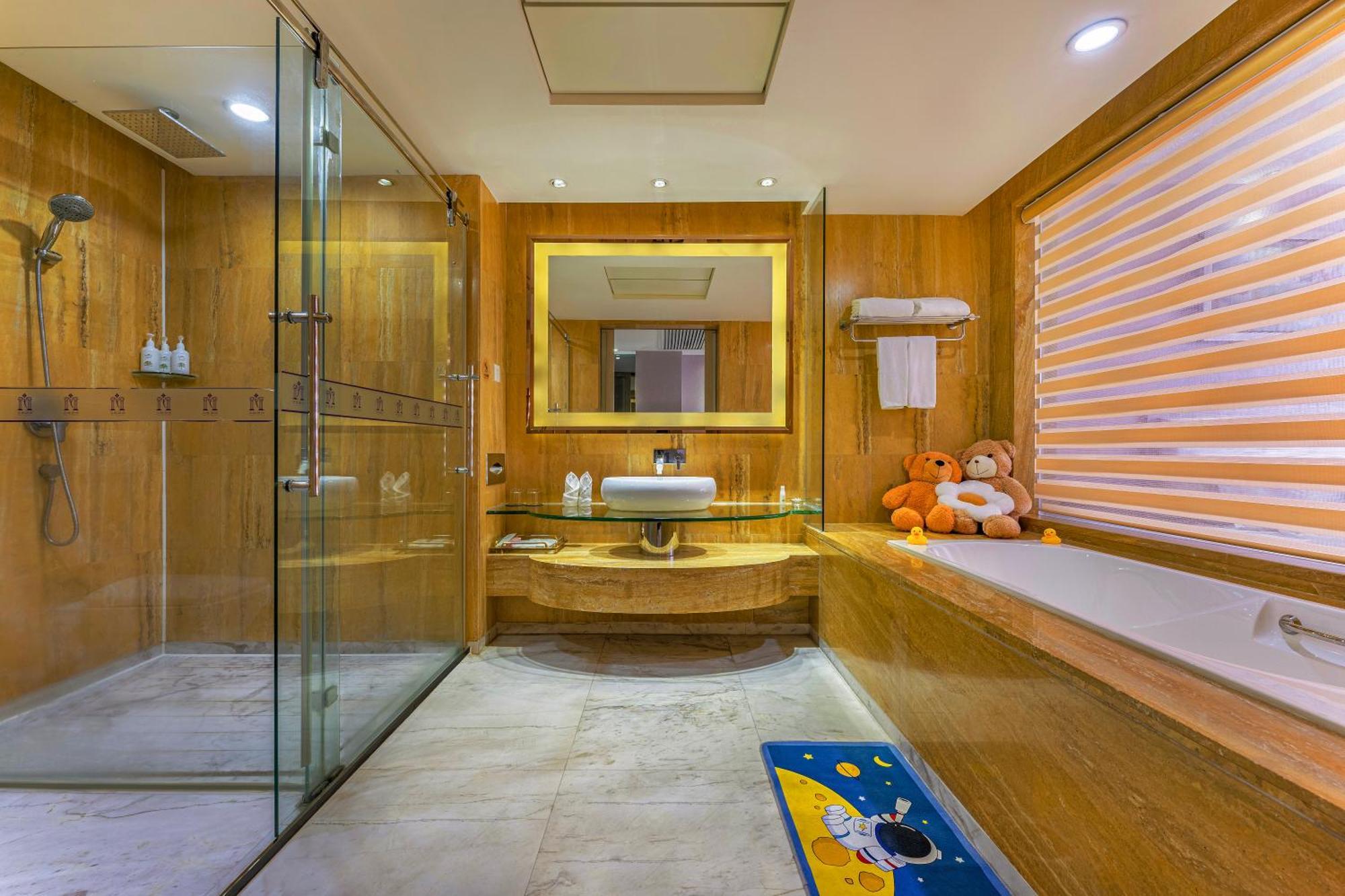 Meihao Mingyue International Finance Keyun Road Metro Branch 4*