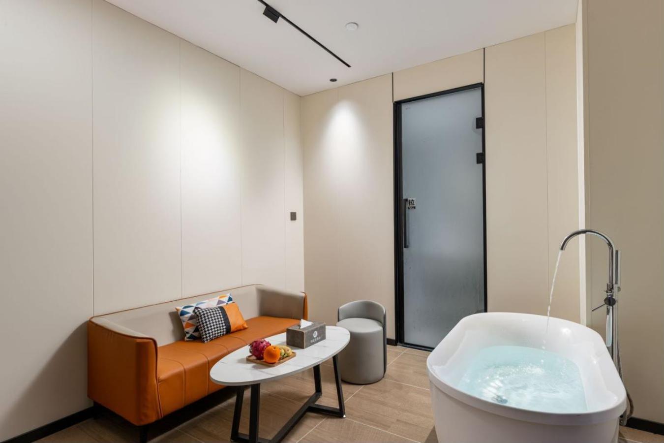 Shijia Luo - Beijing Road Pedestrian Street Hotel 2*