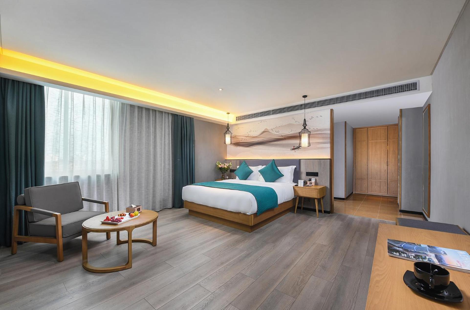 Hotel Mehood Lestie International Nancun Wanbo Metro Station Branch - Free Shuttle Bus To Fair Complex During Fair Period & Free Breakfast & Free Afternoon Tea & Free Midnight Snack & Free Vpn Internet Access 4*