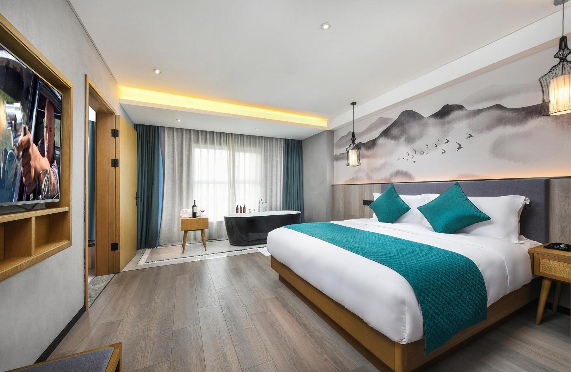 Hotel Mehood Lestie International Nancun Wanbo Metro Station Branch - Free Shuttle Bus To Fair Complex During Fair Period & Free Breakfast & Free Afternoon Tea & Free Midnight Snack & Free Vpn Internet Access