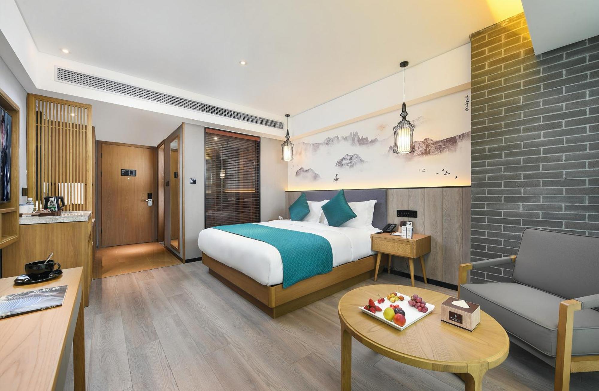 Hotel Mehood Lestie International Nancun Wanbo Metro Station Branch - Free Shuttle Bus To Fair Complex During Fair Period & Free Breakfast & Free Afternoon Tea & Free Midnight Snack & Free Vpn Internet Access Guangzhou