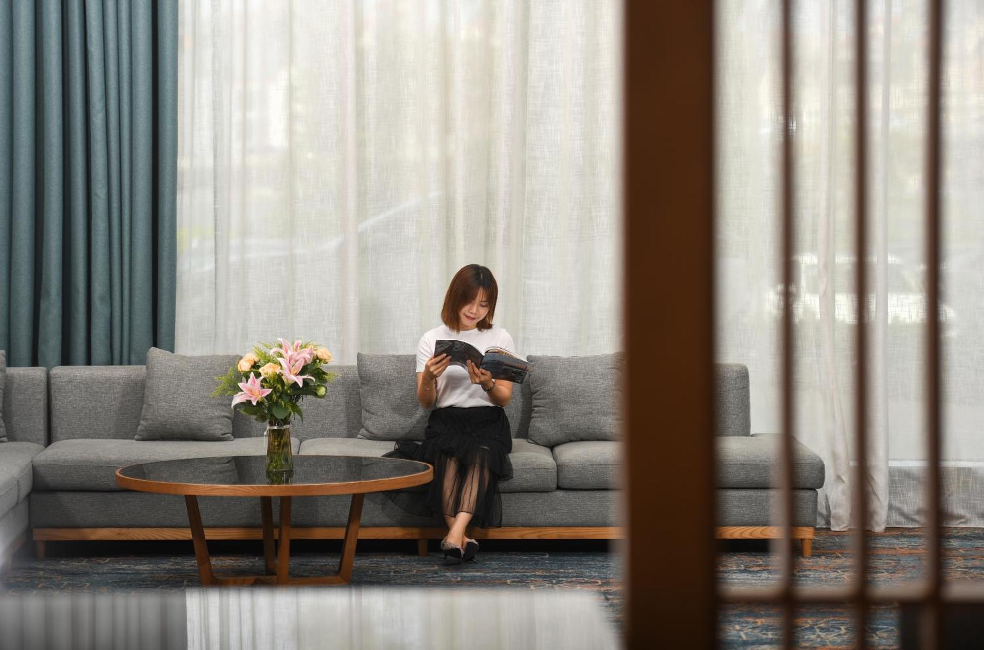 Mehood Lestie International Nancun Wanbo Metro Station Branch - Free Shuttle Bus To Fair Complex During Fair Period & Free Breakfast & Free Afternoon Tea & Free Midnight Snack & Free Vpn Internet Access Hotel 4*