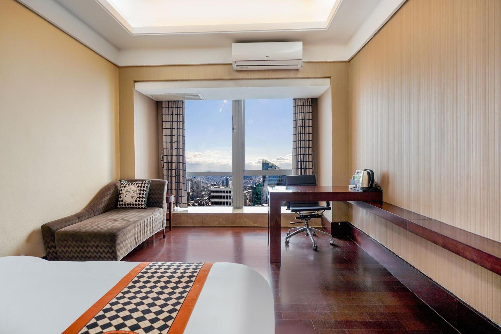 Ht Legend Changgang Metro Station Exit F -direct To Fair Hotel 3*