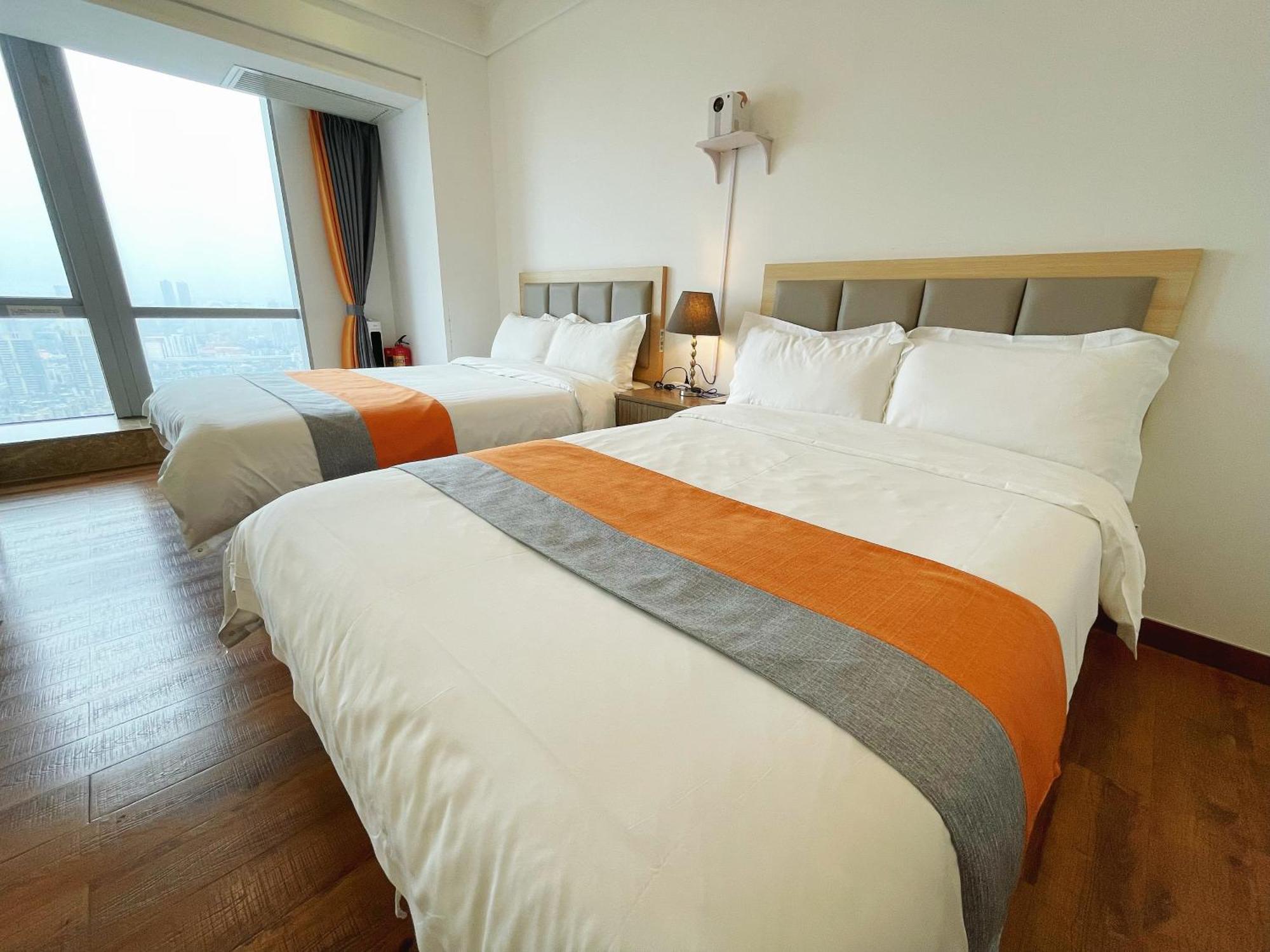 Hotel Ht Legend Changgang Metro Station Exit F -direct To Fair