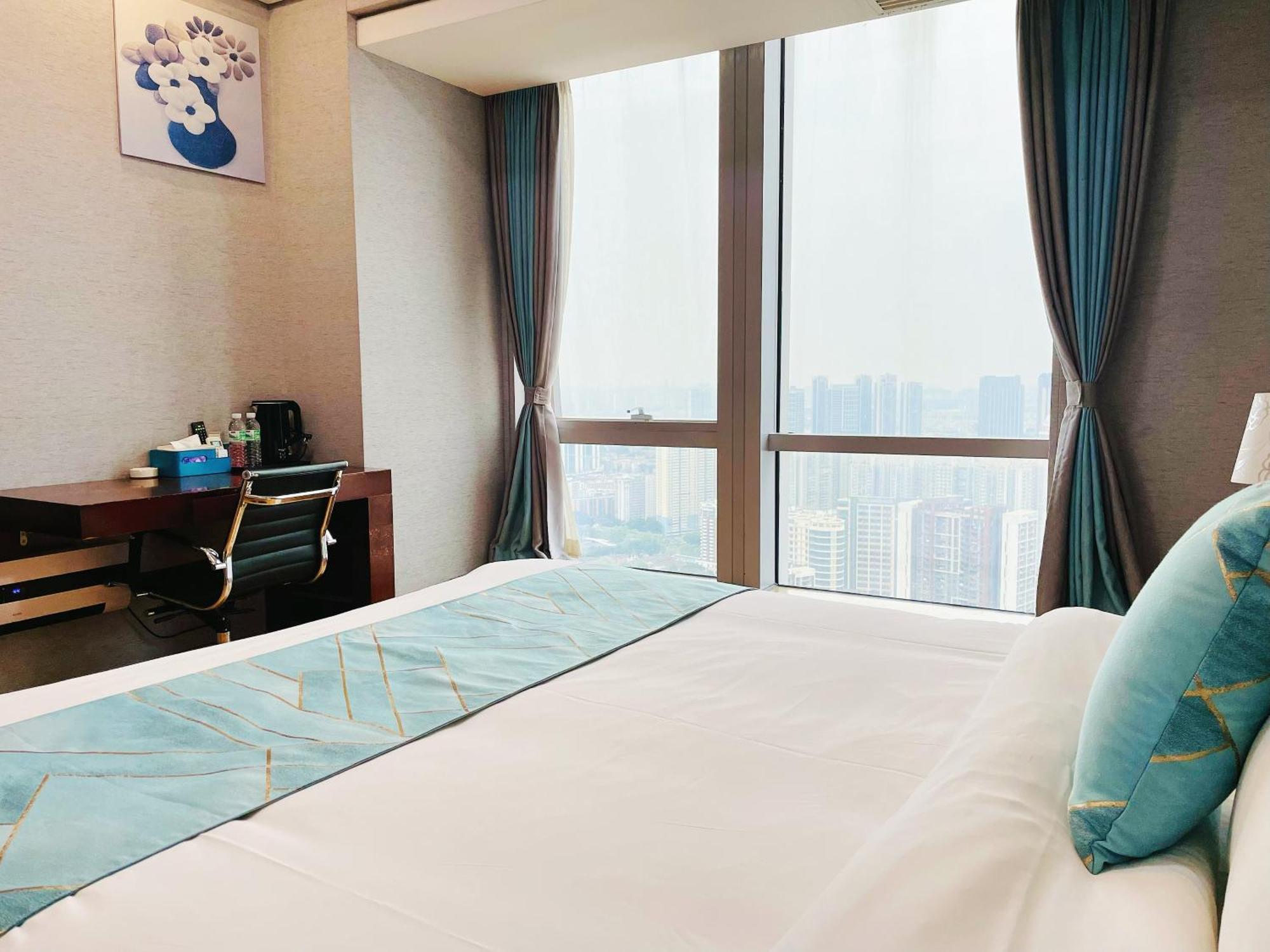 Hotel Ht Legend Changgang Metro Station Exit F -direct To Fair 3*