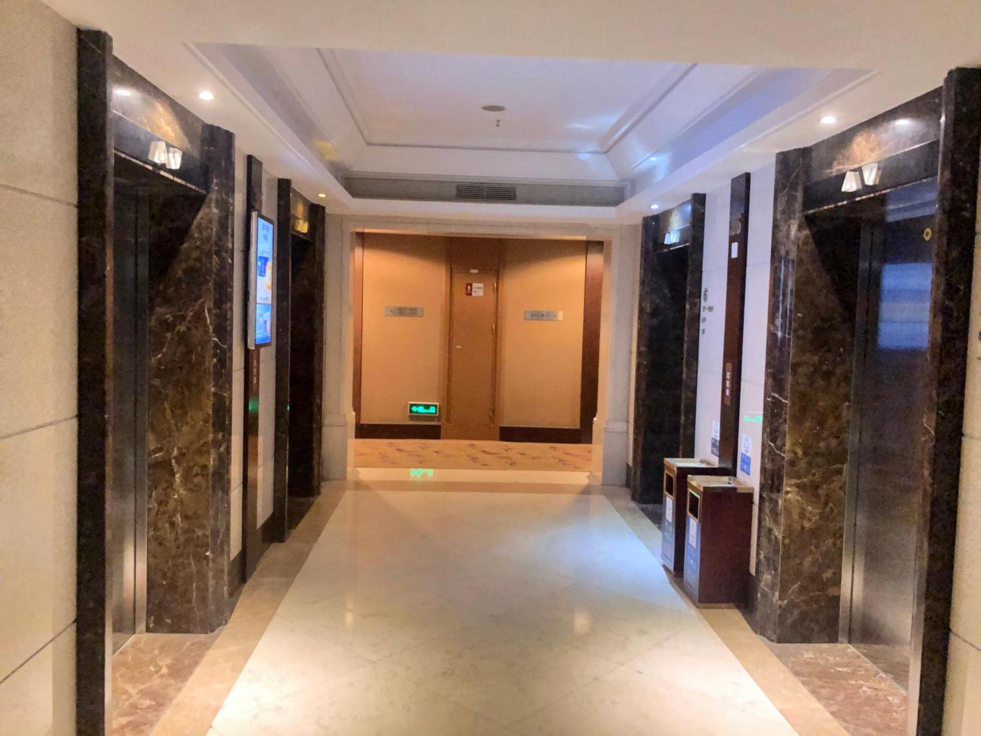 Ht Legend Changgang Metro Station Exit F -direct To Fair 3*