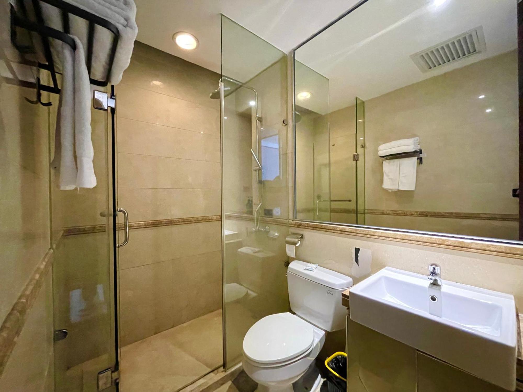 Ht Legend Changgang Metro Station Exit F -direct To Fair 3* Canton