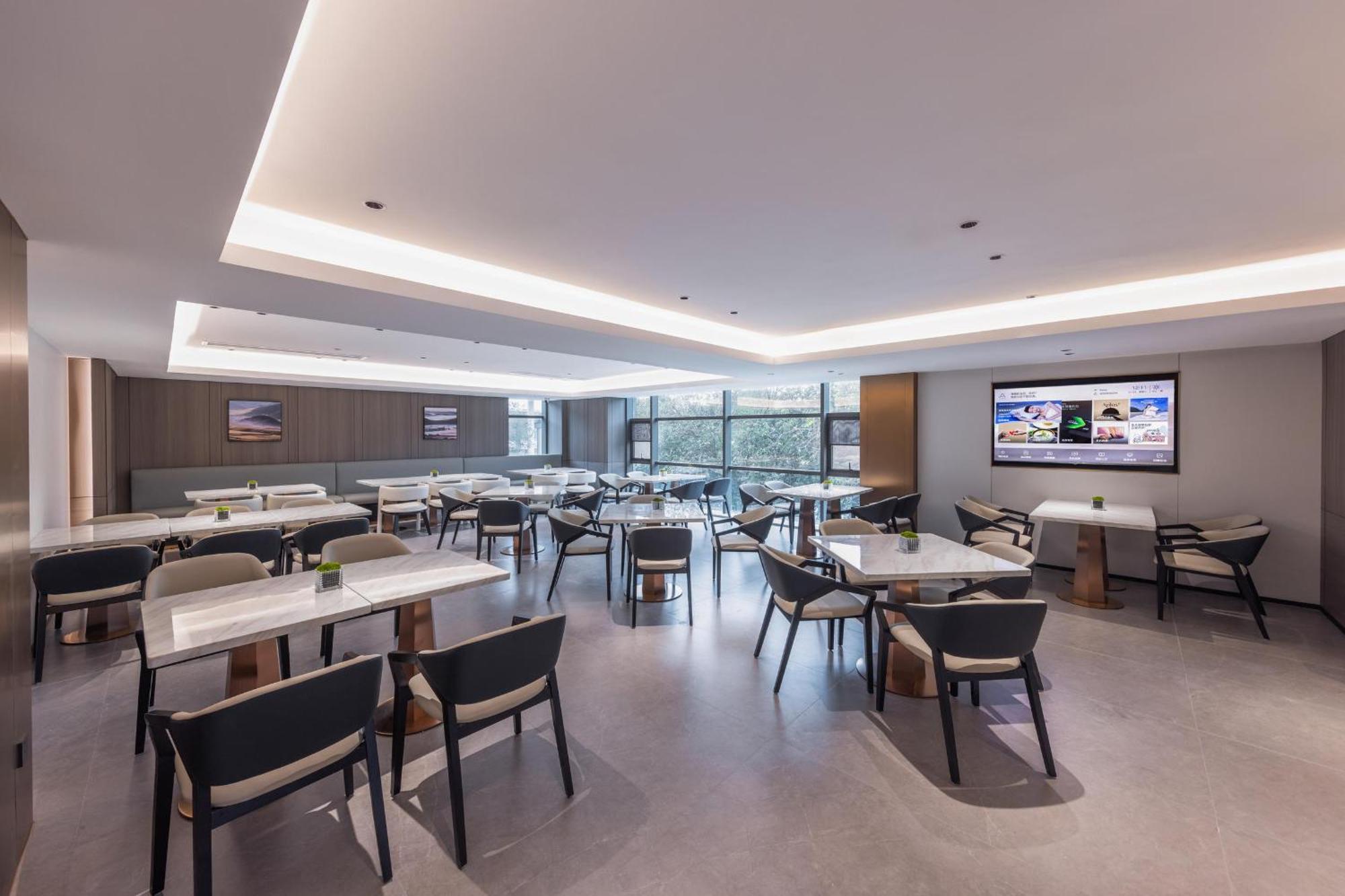 Hotel Atour X Avenue South Pazhou Convention And Exhibition Center 4*