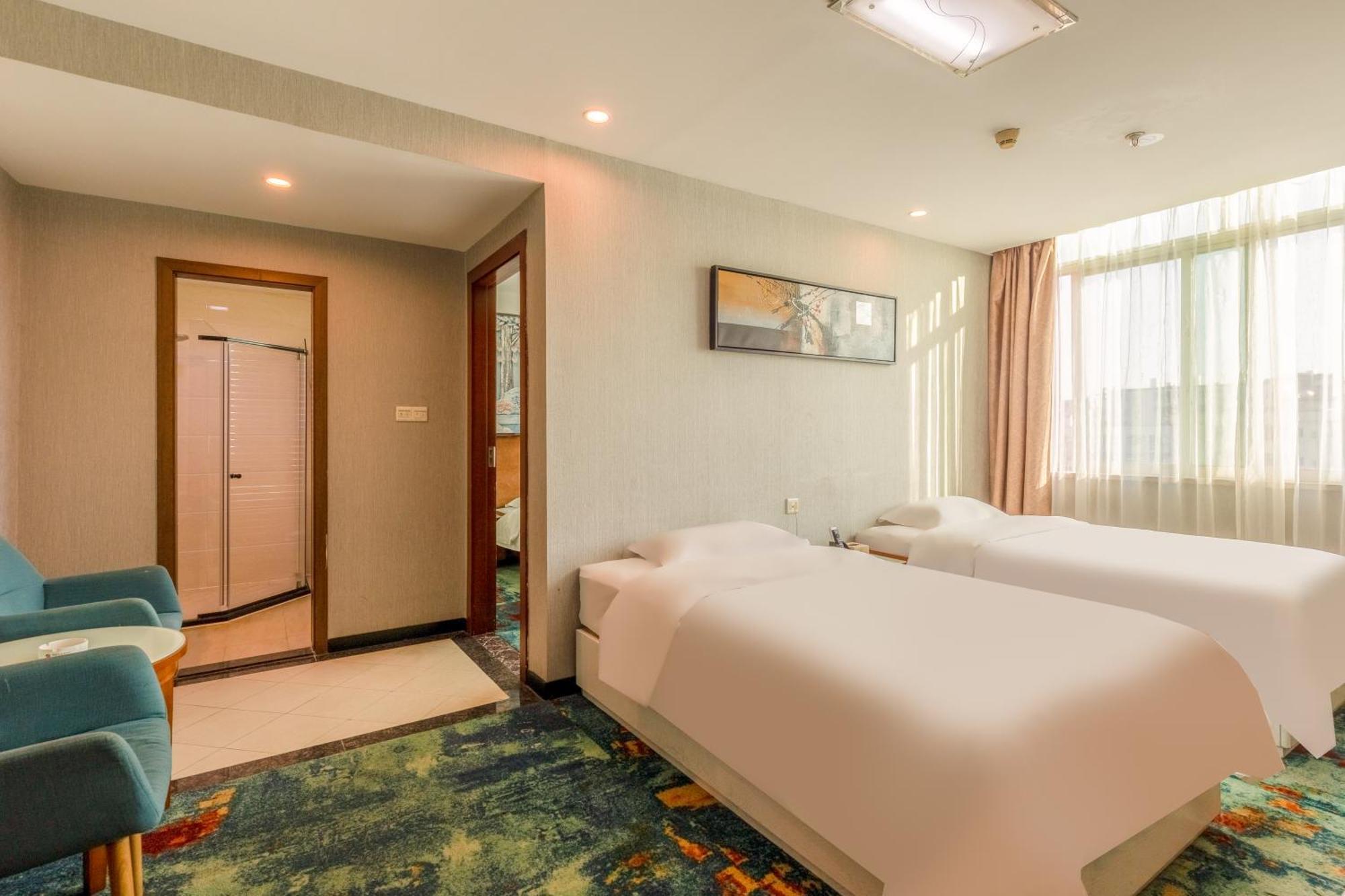 Hotel Kaiserdom Baiyun Airport-24-hour Airport-free Shuttle Bus