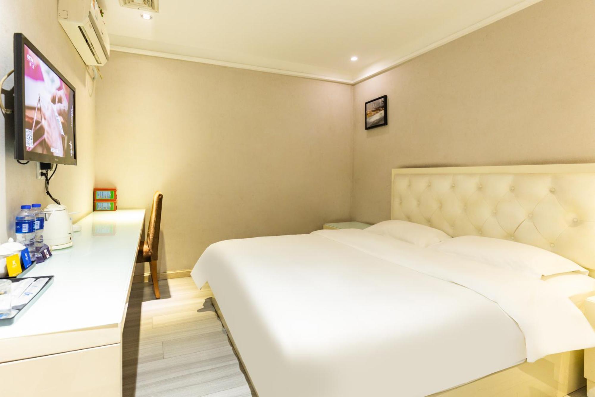 Kaiserdom Baiyun Airport-24-hour Airport-free Shuttle Bus Hotel 2*