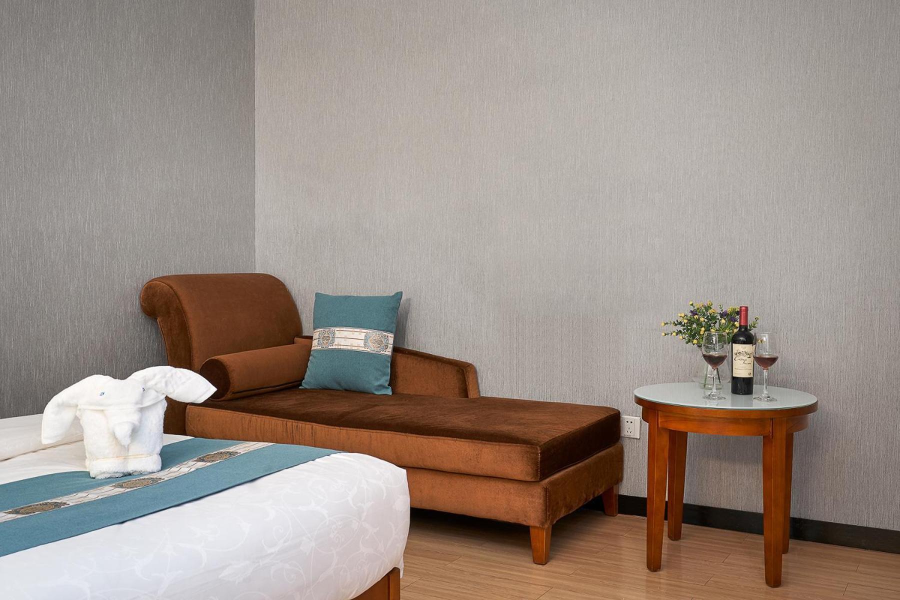 Kaiserdom Baiyun Airport-24-hour Airport-free Shuttle Bus 2*