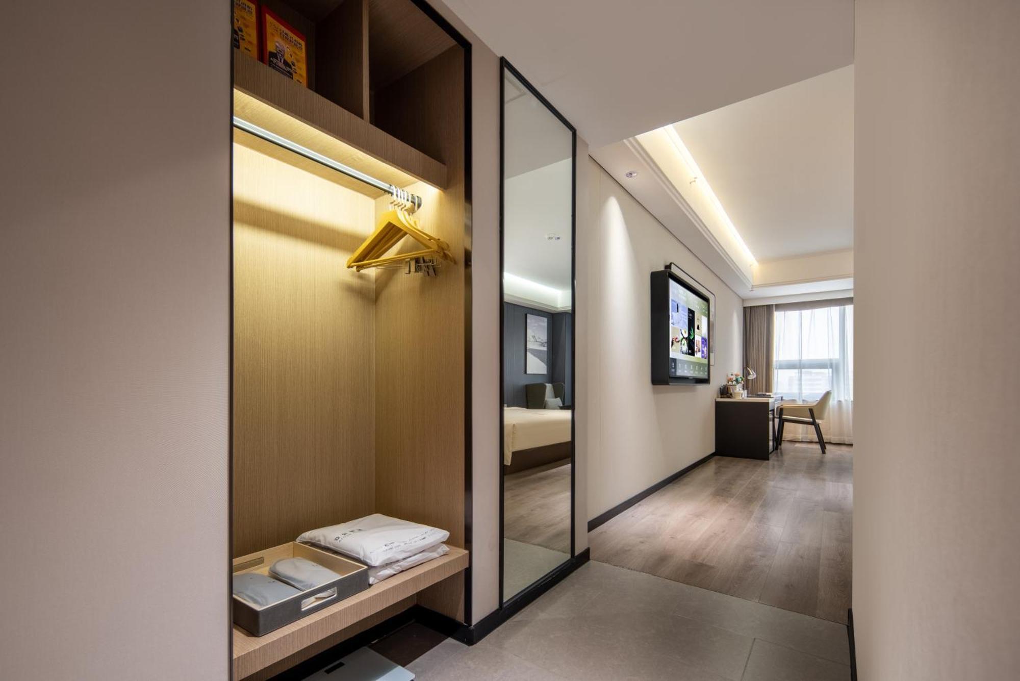 Hotel Atour X Huangpu Nangang Wanda 4*